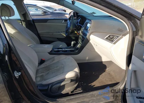 2017 Hyundai Sonata z USA, uszkodzony, nr VIN 5NPE24AF9HH510632